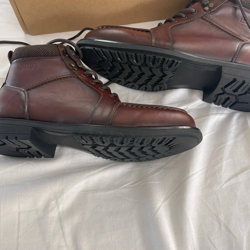 New in the box Arkbird boots